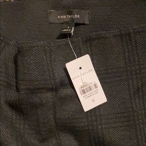 ANN TAYLOR dark gray plaid leggings